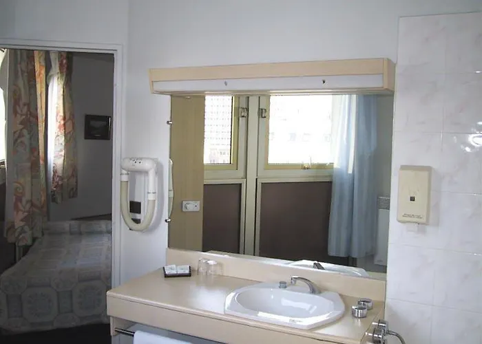 Hotel Les Artistes Paris