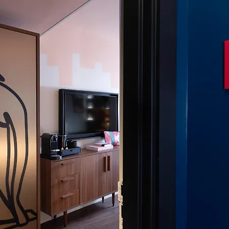 Les Artistes Hotel