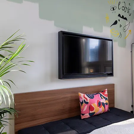 מלון Les Artistes 4*