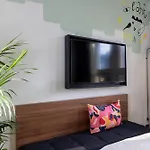 Les Artistes Hotel
