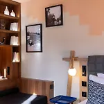 Les Artistes Hotel