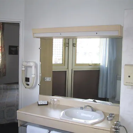 Hotel Les Artistes Parijs